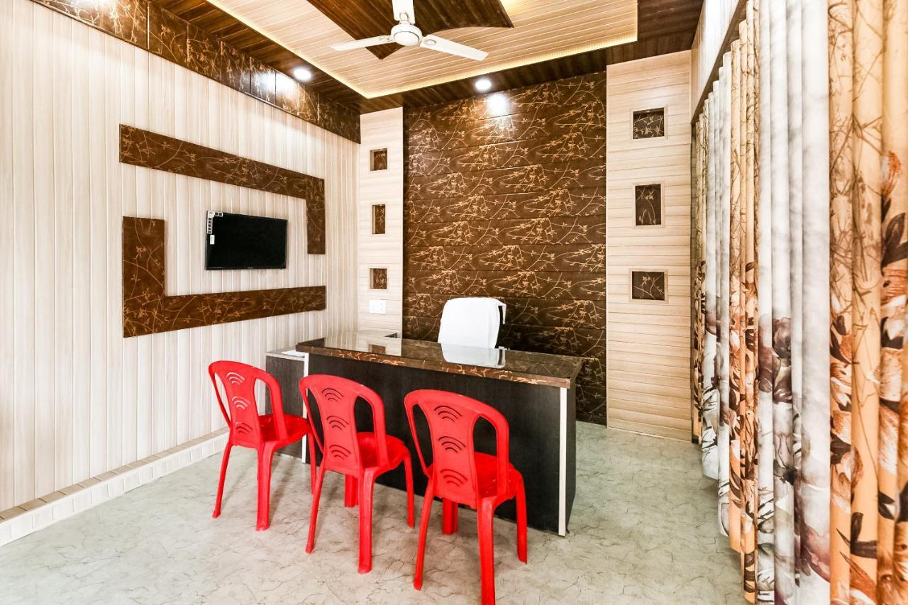 Oyo 69647 Yash Lodge Jabalpur Exteriör bild