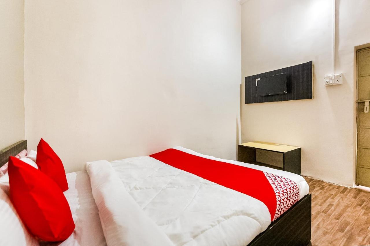 Oyo 69647 Yash Lodge Jabalpur Exteriör bild